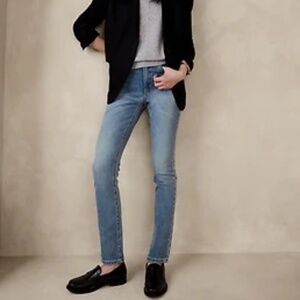 NWT Banana Republic - The Slim Jean 27 regular - light wash